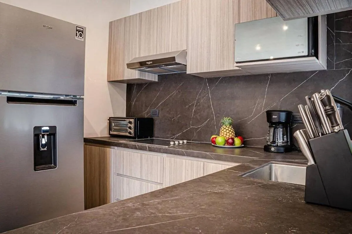 Moderno Depto. de 2 Recámaras a pasos de la playa Apartamento Playa del Carmen